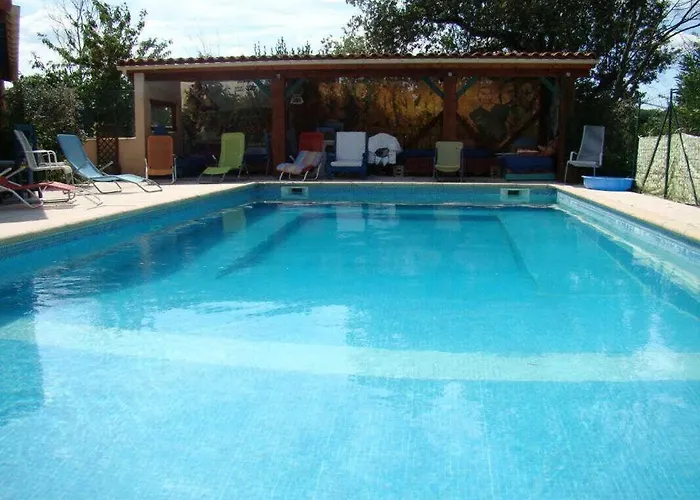 May بيت للعطل