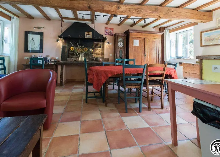 May بيت للعطل *