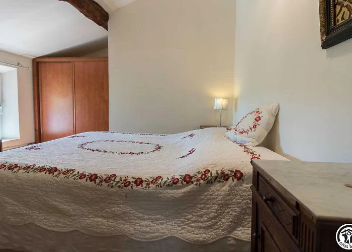 بيت للعطل May