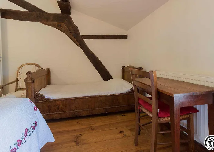 بيت للعطل May